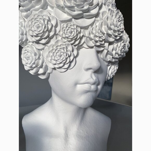 Elizabeth Flower Head Torso Vase - Female Succulent Planter / Decor / Scuplture - Picture 5 of 8